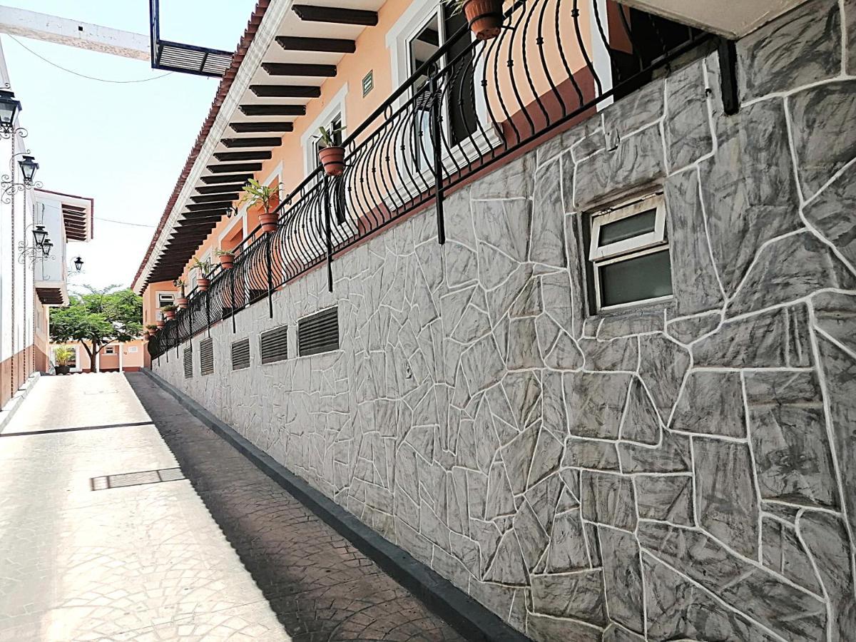 Hotel Aquiles Guadalajara Bagian luar foto