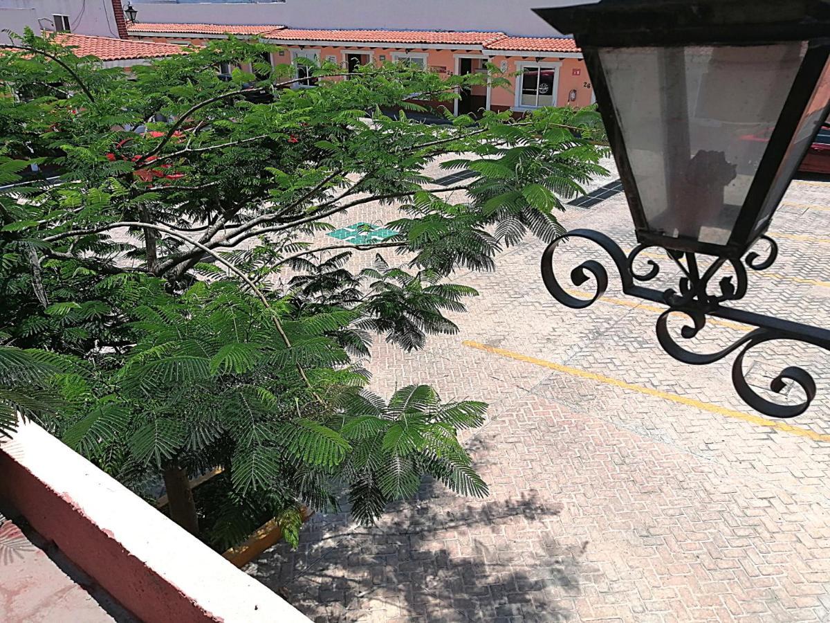 Hotel Aquiles Guadalajara Bagian luar foto