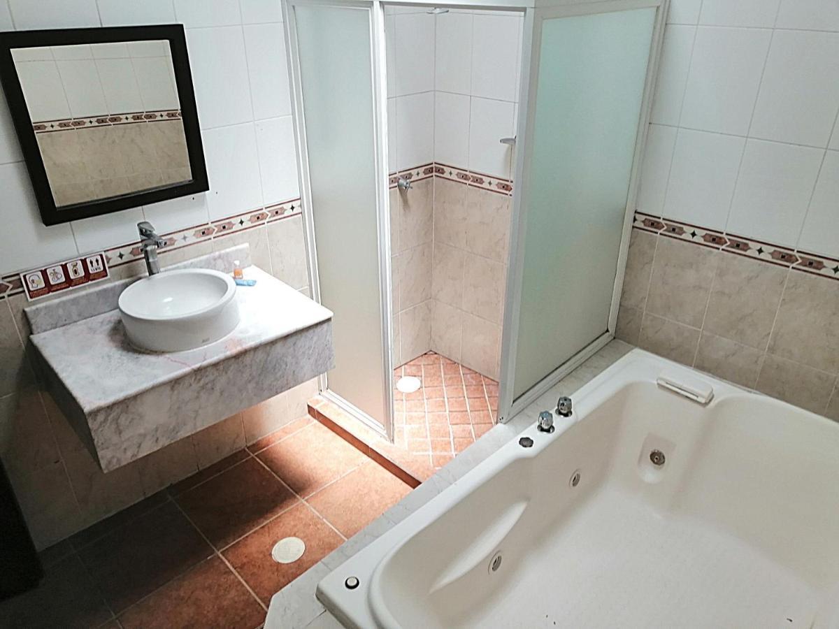 Hotel Aquiles Guadalajara Bagian luar foto